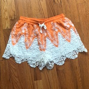 Embroidered women's drawstring shorts - Medium